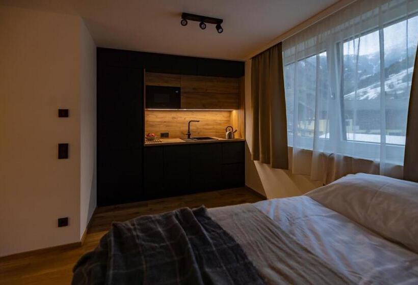 استودیوی استاندارد, Riverside Rauris Apartments