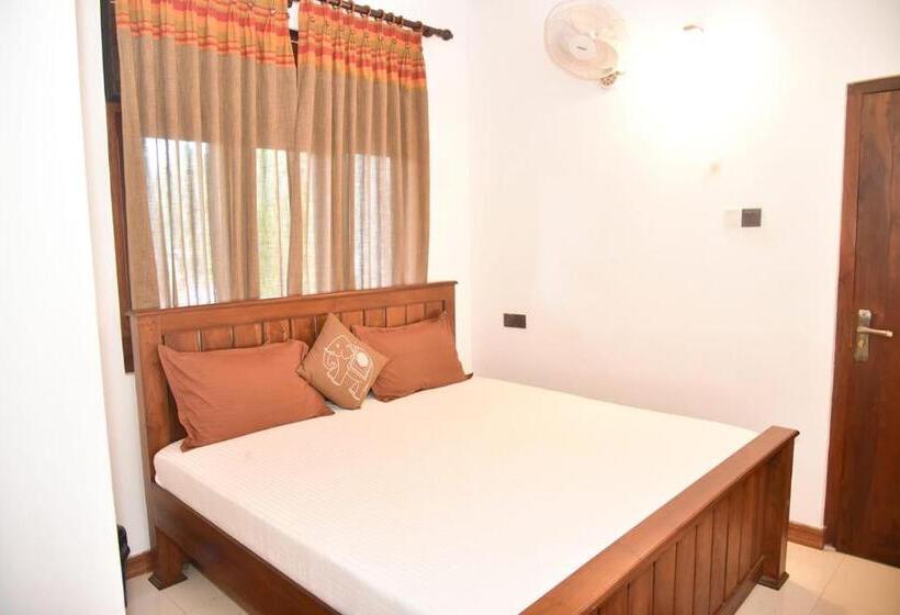 اتاق لوکس, Harambathenna Resort