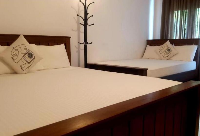 اتاق لوکس خانوادگی, Harambathenna Resort