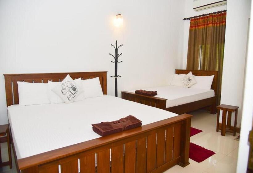 اتاق لوکس خانوادگی, Harambathenna Resort