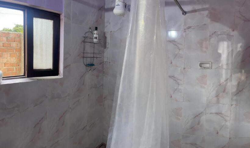 اتاق لوکس با تخت بزرگ, El Pueblito