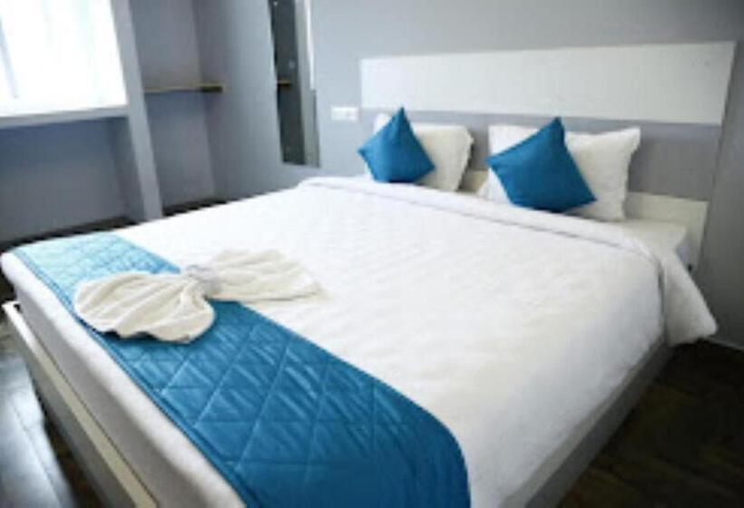 Семейный Номер, The Base Inn Puducherry