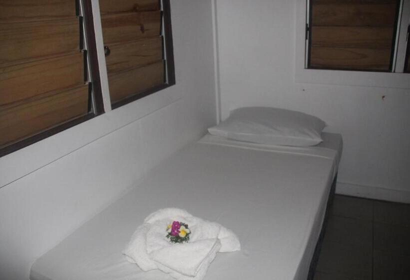 Семейный Номер, Mana Backpackers And Dive Resort