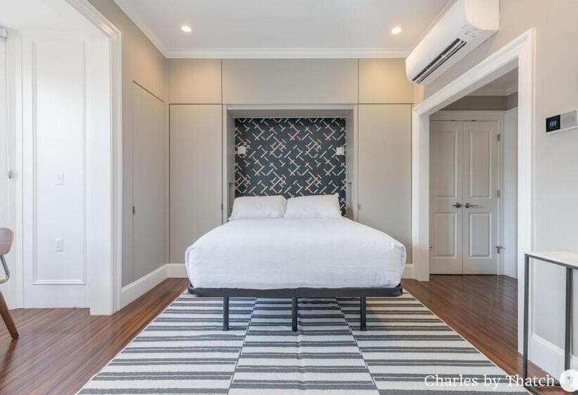 חדר סטודיו סטנדרד, J Miller Flats By Thatch