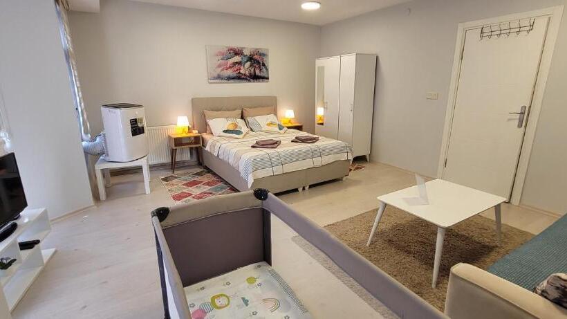 디럭스 룸, Rooms In The Heart Of Sisli   1 Min To Metro   Shared Bathroom And Kitchen