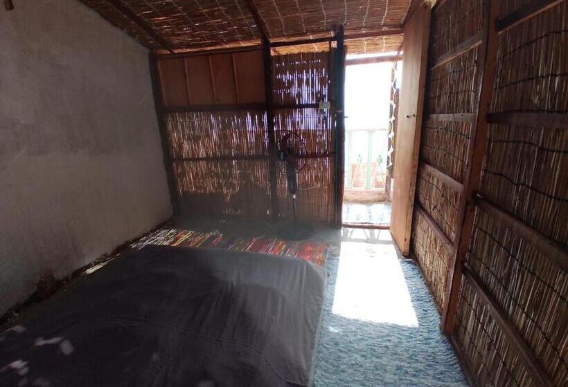 بانگلوی استاندارد با چشم‌انداز دریا, Michael S House