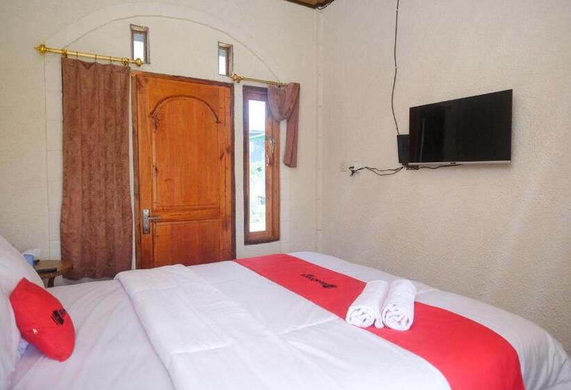 Номер Deluxe, Reddoorz Syariah @ Jalan Dieng Wonosobo 2