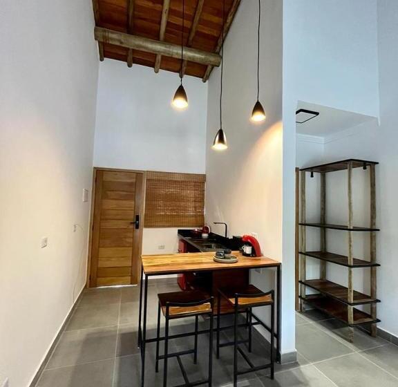 패밀리 스튜디오, Santomar Guest House