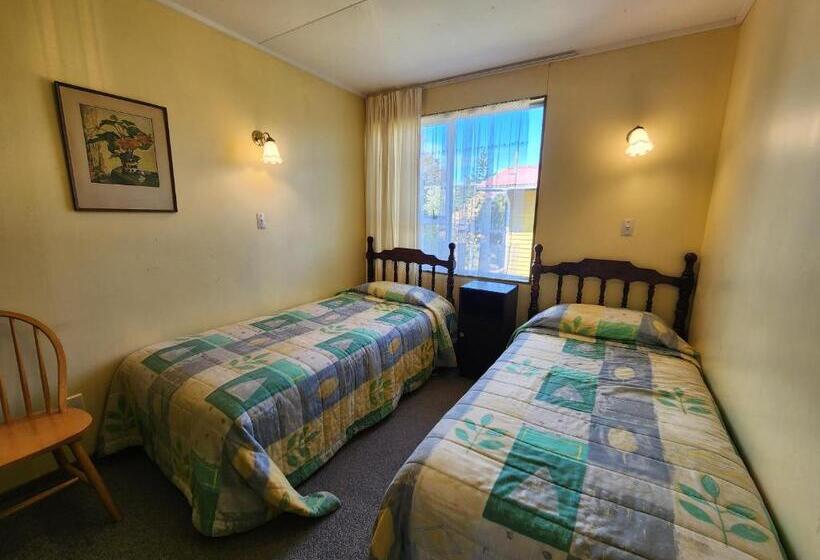 Семейный Номер, Manapouri Holiday Park