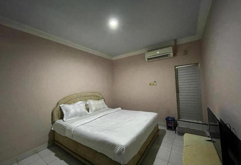 Номер Deluxe, Oyo 93292 Raudhatul Husna Homestay Syariah
