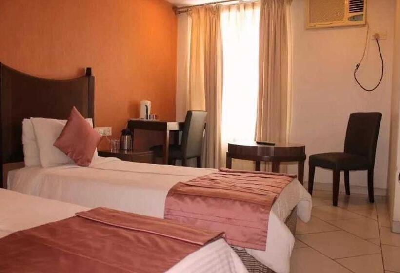 Трехместный Номер Классика, Oyo Flagship Hotel Golden Nest
