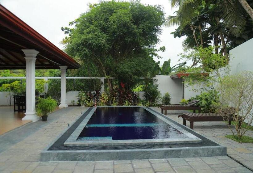 Номер Стандарт Трехместный, Araliya Pool House