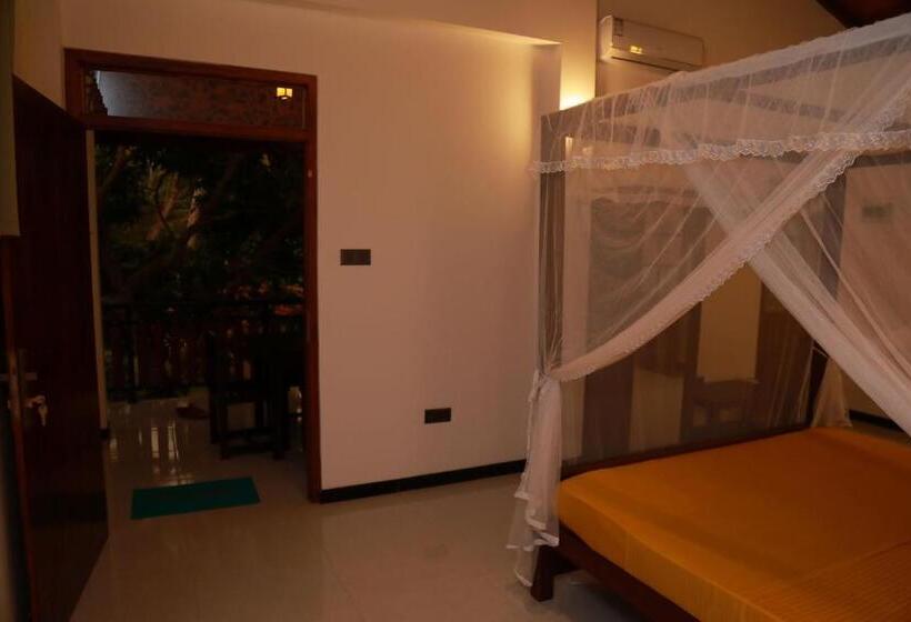 Номер Стандарт Трехместный, Araliya Pool House