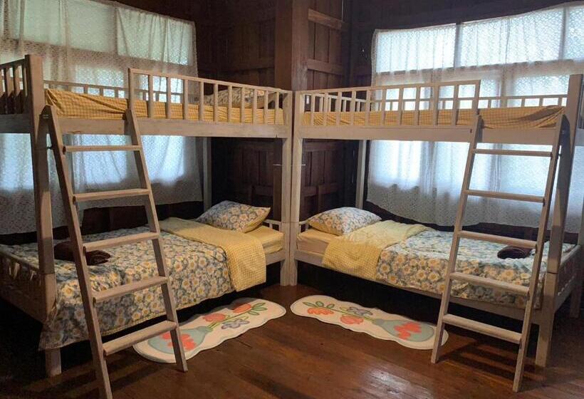 تختخواب در اتاق مشترک, Yor Song Hostel