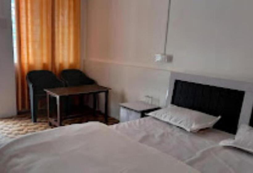 Номер Стандарт Трехместный, White House Resort, Ukhimath