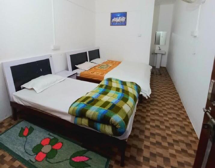 스탠다드 트리플 룸, White House Resort, Ukhimath