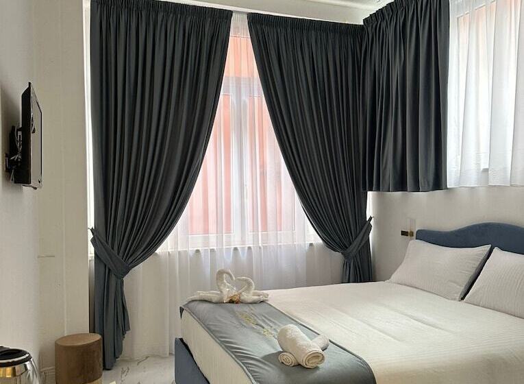 اتاق لوکس, Depandance Vania Napoli