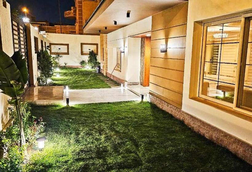استودیوی استاندارد, Majestic Oak Suite