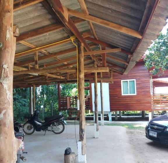 スタンダード４人部屋, เฮือนริมทุ่งมีแสน