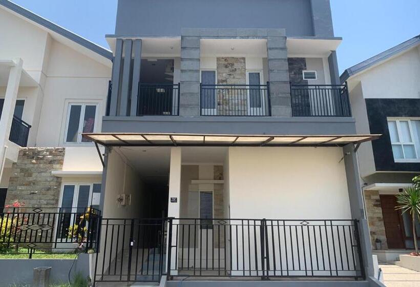 Номер Стандарт, Twospaces Living At Panorama Eco Stay, Batu Malang