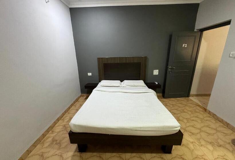标准间, Frankies Holiday Inn