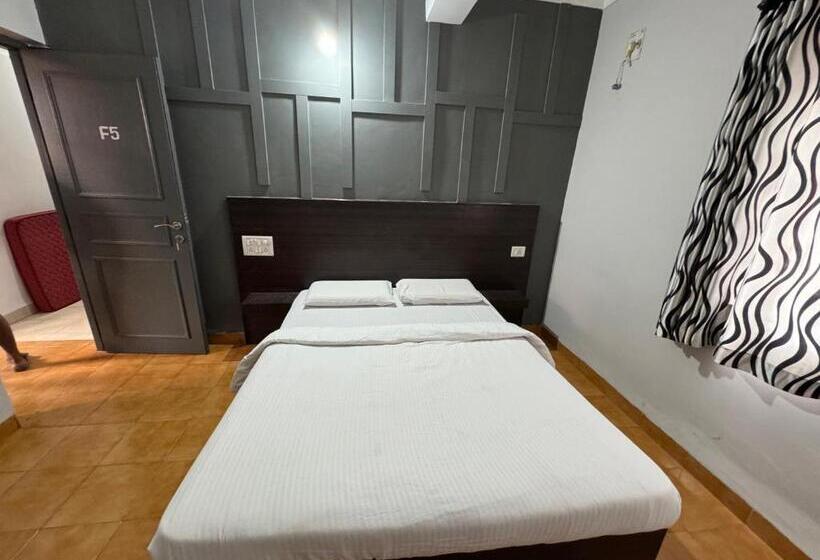 Номер Стандарт, Frankies Holiday Inn