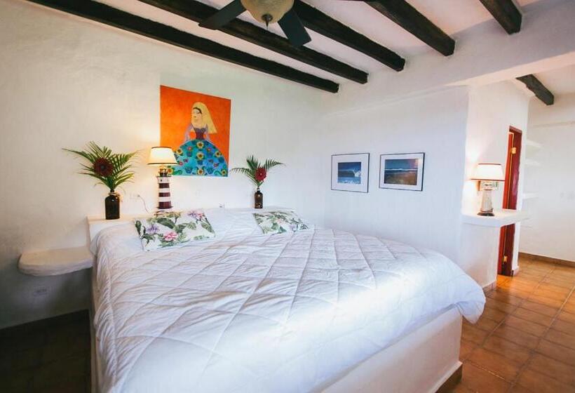 Люкс Вид на Бассейн, Oceanfront Bungalows   Paradise Rentals