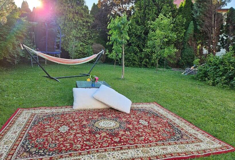 Трехместный Номер Стандарт Вид на Сад, Czech Paradise Family Guest House With Breakfast & Garden