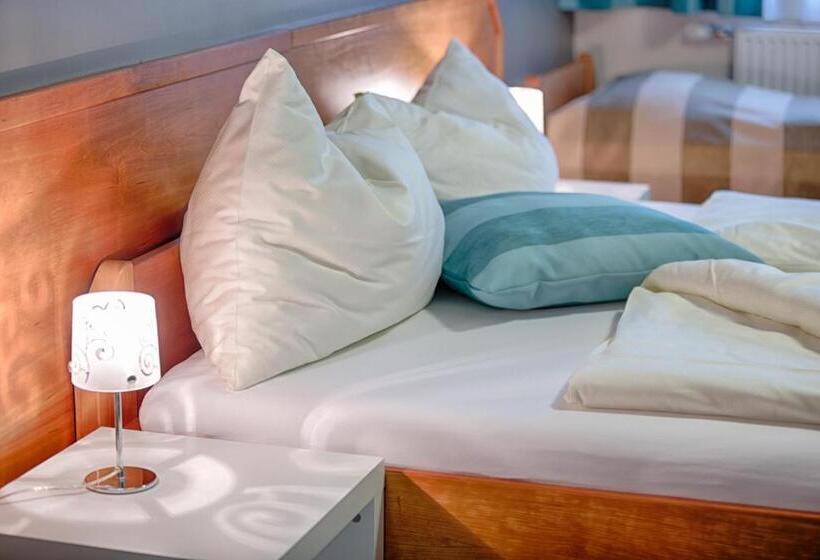 Трехместный Номер Стандарт с Балконом, Frühstückshotel Waldbauer