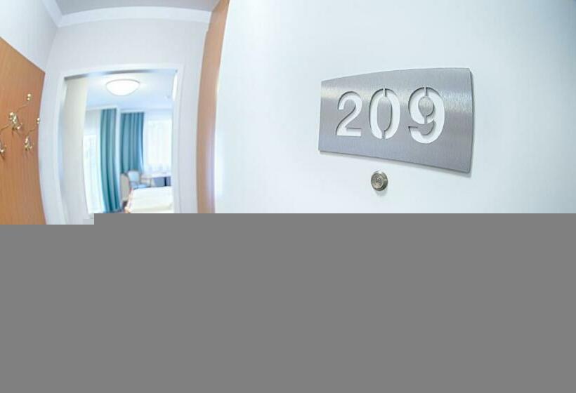 Трехместный Номер Стандарт с Балконом, Frühstückshotel Waldbauer