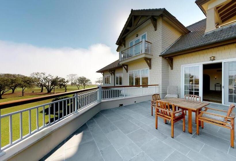 اتاق لوکس با تخت بزرگ, The Lodge At Sea Island