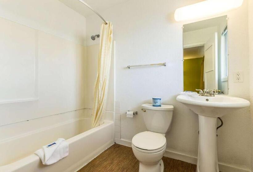 Четырехместный Номер Deluxe, Motel 6 San Rafael