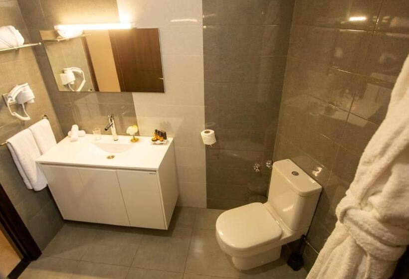اتاق استاندارد با تخت بزرگ, Fourteen Hotel Ain Sebaa