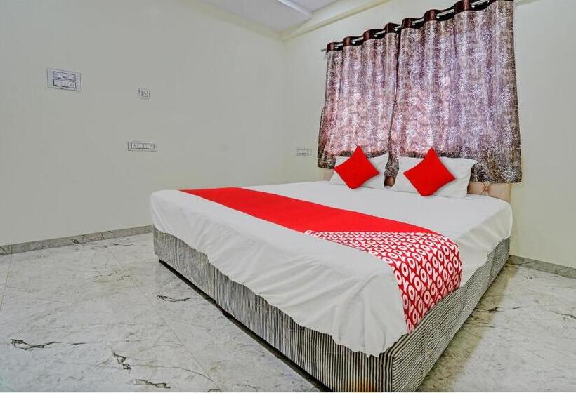 اتاق کلاسیک سه تخته, Oyo Flagship Bluebird Service Apartment