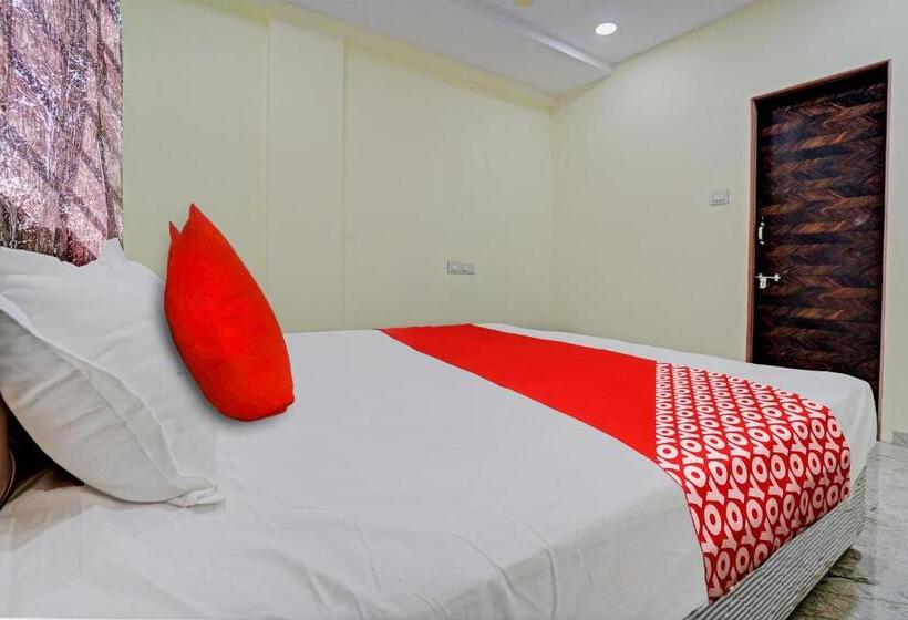اتاق کلاسیک سه تخته, Oyo Flagship Bluebird Service Apartment