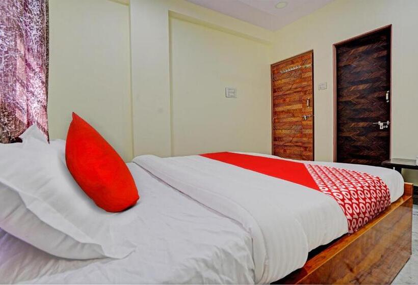 اتاق کلاسیک سه تخته, Oyo Flagship Bluebird Service Apartment