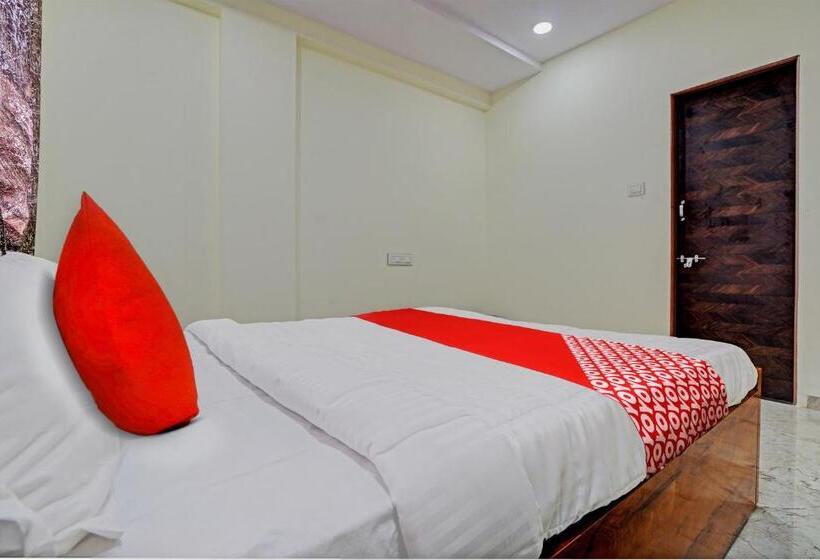 اتاق کلاسیک سه تخته, Oyo Flagship Bluebird Service Apartment