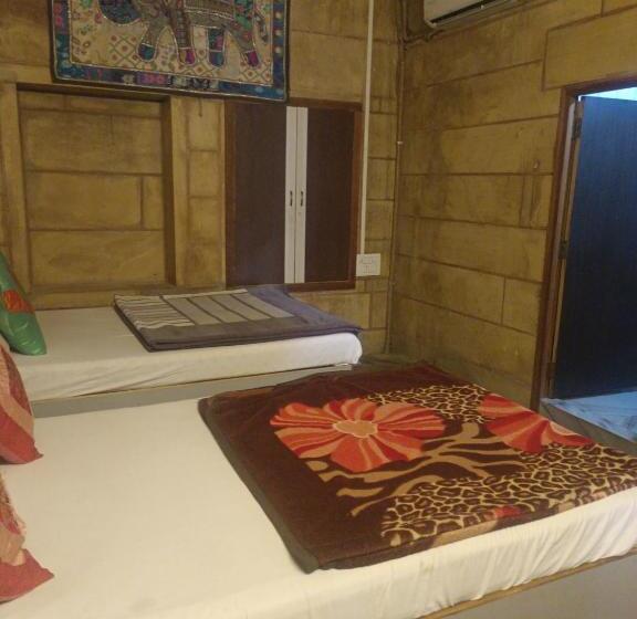 标准间, Safari Guest House