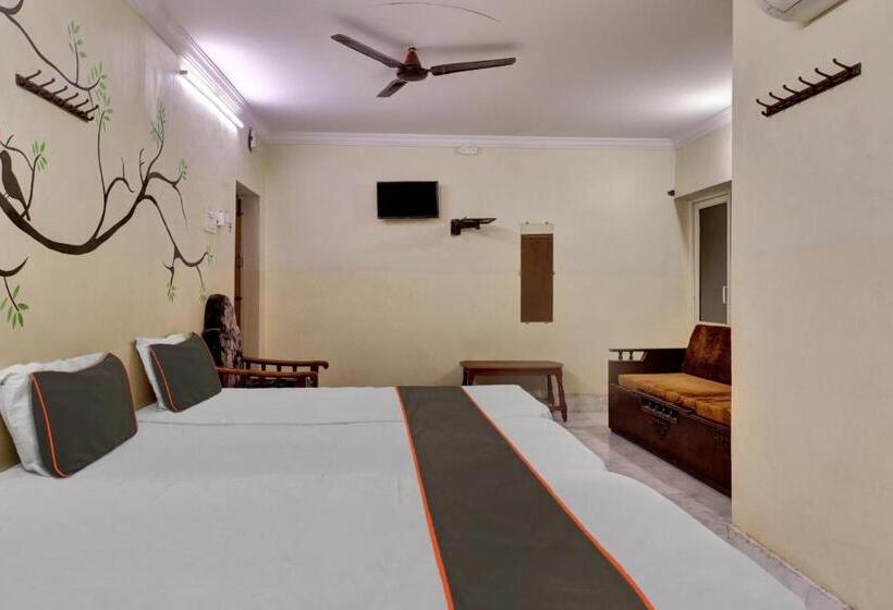 Трехместный Номер Deluxe, Collection O Sri Shanthi Residency