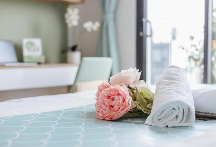 1 Bedroom Apartment Lake View, Crescendo Urban Stay   Stay 24h