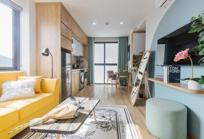 1 Bedroom Apartment Lake View, Crescendo Urban Stay   Stay 24h