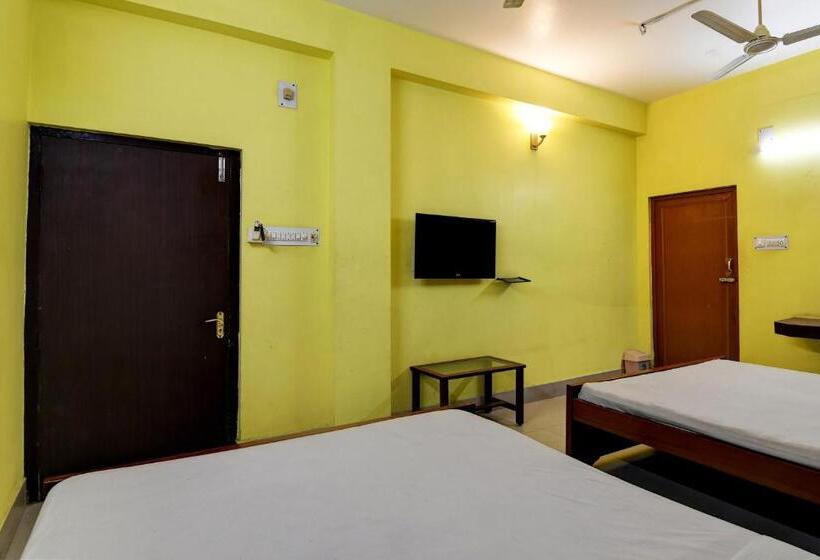 Трехместный Номер Классика, Oyo Hotel Prabhat Inn