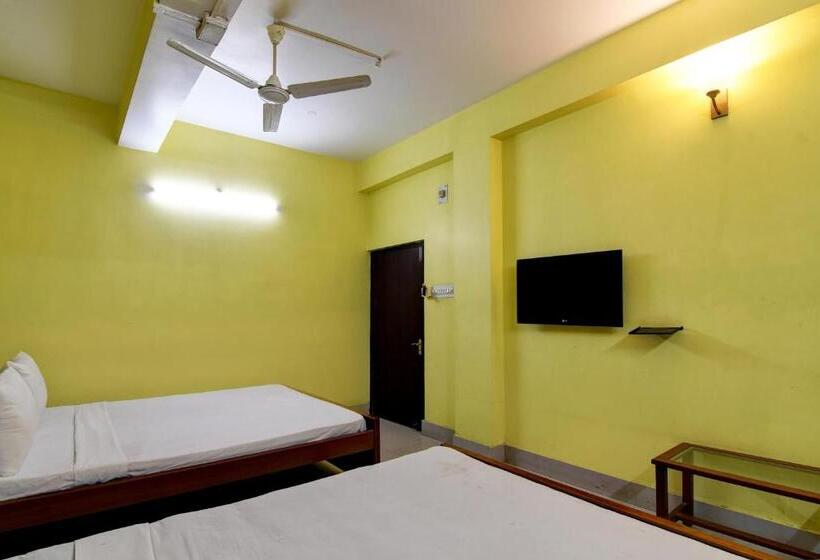 Трехместный Номер Deluxe, Oyo Hotel Prabhat Inn