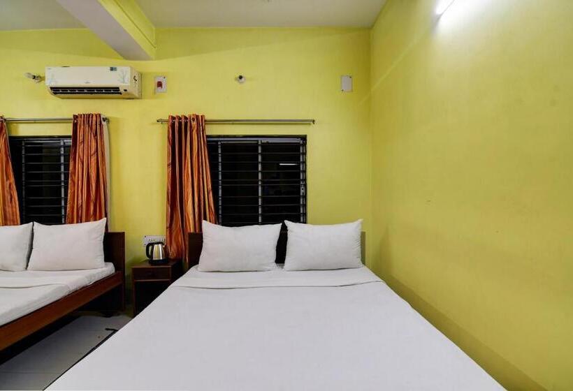 Трехместный Номер Deluxe, Oyo Hotel Prabhat Inn