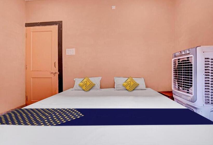 Трехместный Номер Классика, Spot On Hotel Prime