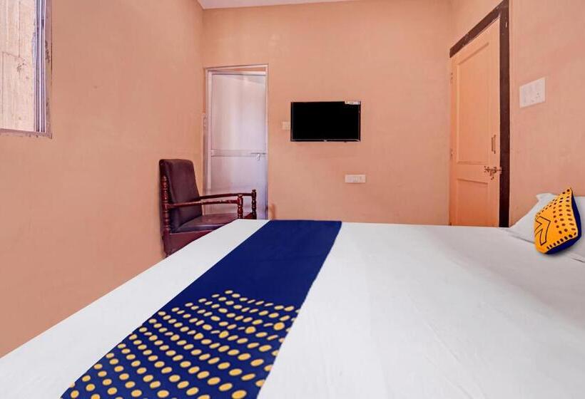 Трехместный Номер Классика, Spot On Hotel Prime