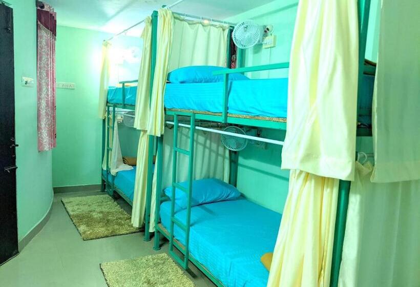 Кровать в Общей Комнате, Aura Hostel