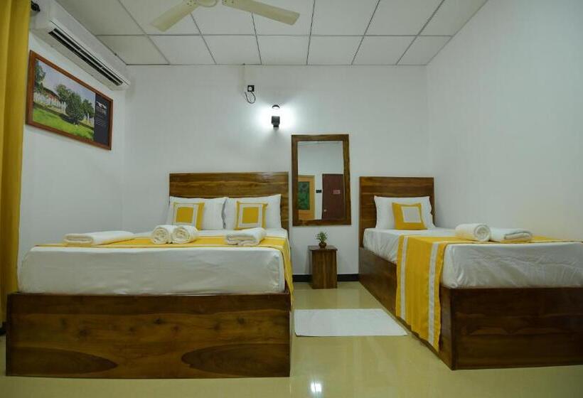 اتاق لوکس سه تخته, Wilroma Hotel&resort