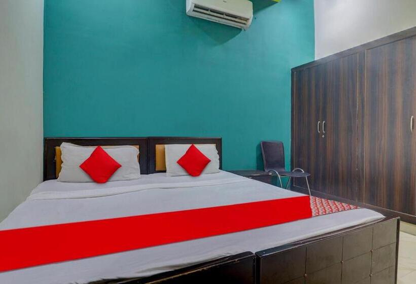 חדר קלאסי לשלושה, Oyo Flagship Hotel Royal Comfort Near Shilparamam