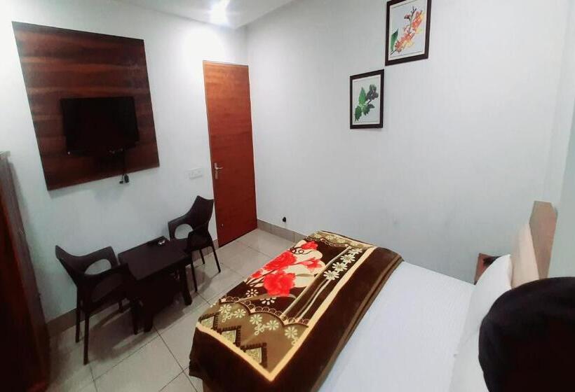 豪华三人间, Oyo Hotel Tulip Inn